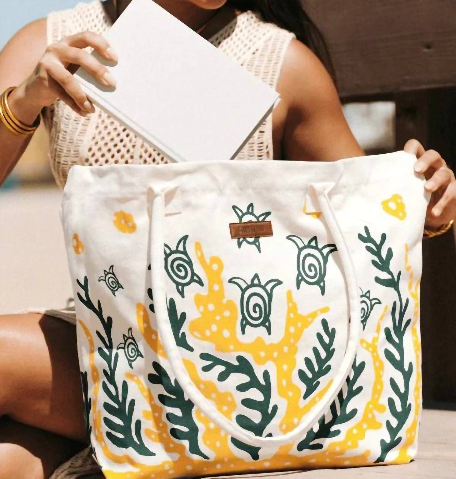 New Sand Cloud Women's Beach Tote Bag In Swimming Turtles/ White — image 2 of 2